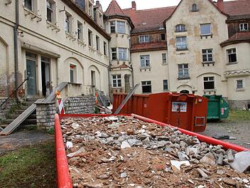 Die Vorarbeiten für die Sanierung haben begonnen. Foto: Jürgen Gärtner