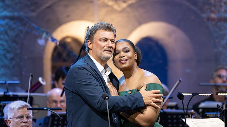 Jonas Kaufmann (Tenor) und Pretty Yende (Sopran) waren ein Dreamteam bei einem weiteren Neuschwanstein-Konzert im Sommer 2026.