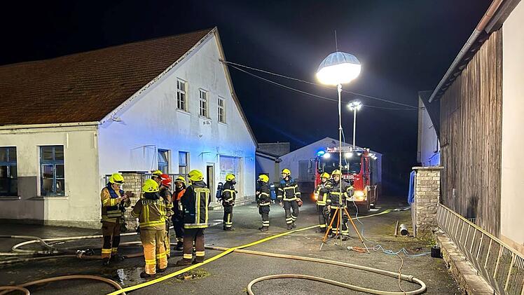 Frohnlach: Feuerwehr-Großeinsatz bei brennender Scheune - 170 Kräfte im Einsatz