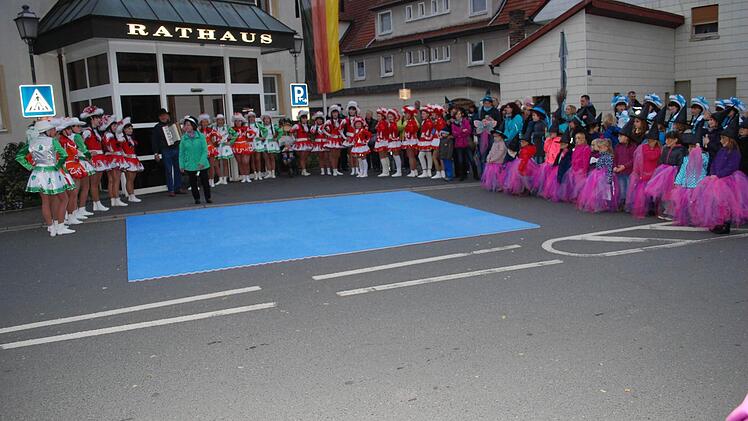 Sturm auf das Mainleuser Rathaus. Foto: Karl Klippel