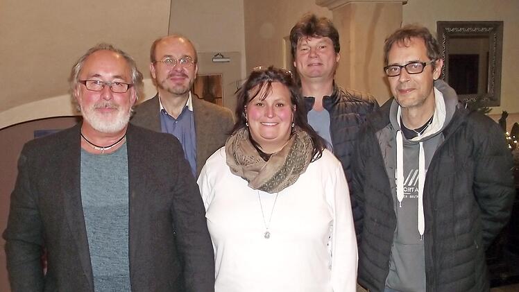 Neuwahlen gab es in der Hauptversammlung beim SPD-Ortsverein Weißenbrunn. Im Bild (von links) der langjährige Vorsitzende Bernd Schneider, Kreisvorsitzender Ralf Pohl, Kassiererin Bärbel Füchsel, stellvertretender Vorsitzender Heiko Füchsel und der neue Schriftführer Friedrich Möller. Foto: Dieter Wolf