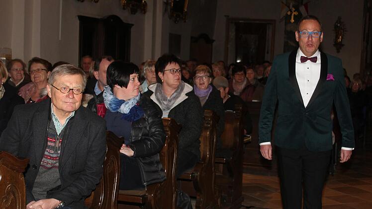 Volker Heißmann beim Einzug in die Basilika. Foto: Sonny Adam