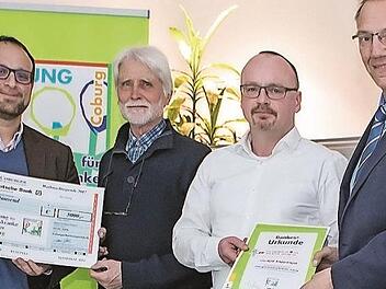 Spendenübergabe (von links): Robert Hein, Uwe Rendigs, Marcus Gebler und Thomas Nowak  Foto: privat
