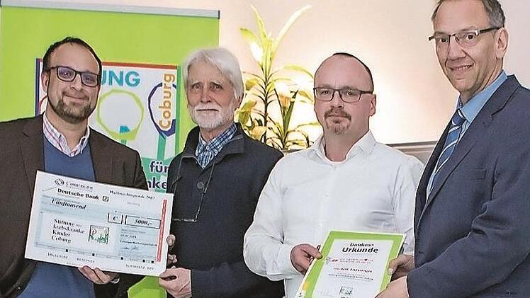 Spendenübergabe (von links): Robert Hein, Uwe Rendigs, Marcus Gebler und Thomas Nowak  Foto: privat