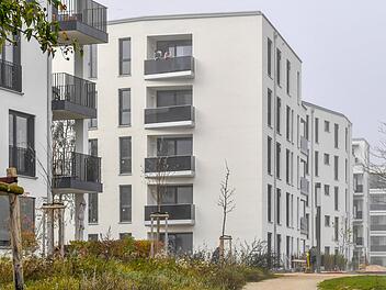 Das lange Warten auf die eigenen vier Wände ist für die Käufer in der Krackhardtstraße eine nervliche Zerreißprobe.  Foto: Ronald Rinklef