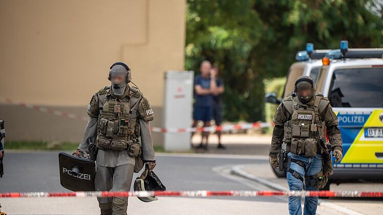 SEK-Einsatz an Universit&auml;tsgel&auml;nde in Bamberg: Mann z&uuml;ckt Messer und verschanzt sich in eigener Wohnung