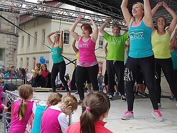 Beim Showprogramm auf der B&uuml;hne wird es auch wieder viele Tanz- und Fitnessvorf&uuml;hrungen geben. Foto: Heike Sch&uuml;lein