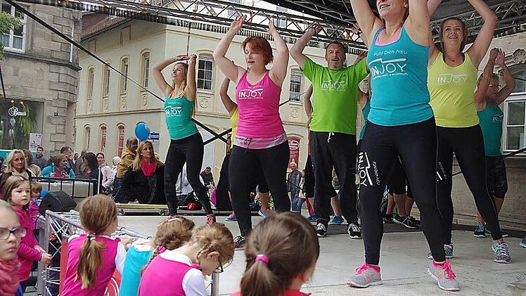 Beim Showprogramm auf der B&uuml;hne wird es auch wieder viele Tanz- und Fitnessvorf&uuml;hrungen geben. Foto: Heike Sch&uuml;lein