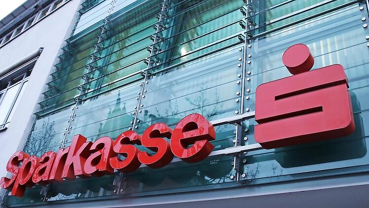 Die Zentrale der Sparkasse Ostunterfranken in Haßfurt. Foto: Andreas Lösch
