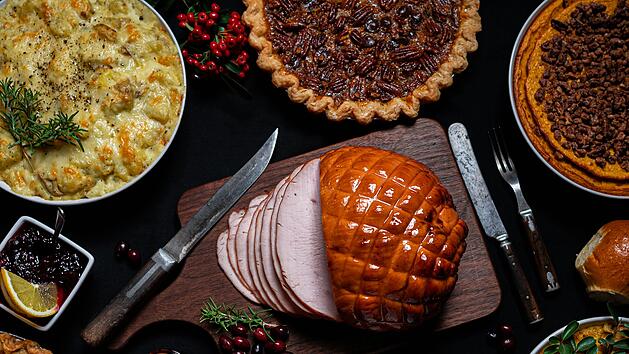 Weihnachtsessen 2024: Die günstigsten Schnäppchen bei Lidl, Aldi & Co.