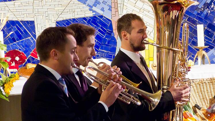 Markus Riepertinger, Tobias Ziegler (Trompeten) und Johannes Freyer (Tuba)