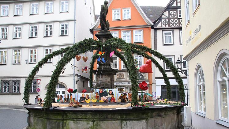 Auch am R&uuml;ckertbrunnen geht's um die Liebe.Foto: Julian &Uuml;belhack