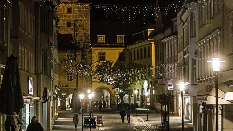 Coburger Adventsbeleuchtung: spärlich beleuchteter SteinwegFoto: Jochen Berger