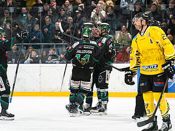 H&ouml;chstadt b&uuml;gelt Bayreuth ab - Protest im G&auml;steblock