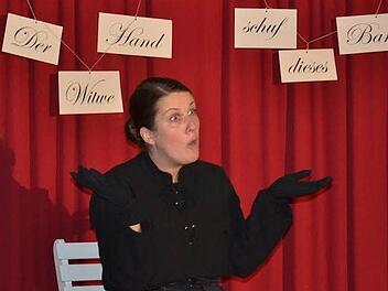 Christiane Reichert ist zurück: Als Ensemblemitglied des Fränkischen Theatersommers erlebt man die 33-Jährige nach "Gift" (siehe Foto) nun auch in "Faust" (zu sehen am 8. 8. in Schloss Geyerswörth).  Foto: Theatersommer