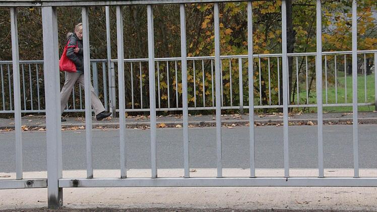 Die Hochschule Coburg startet mit dem Bayerischen Bauwirtschaftsverband ein Projekt zur Erfassung des Brückenzustands in Gemeinden und Landkreisen. Profitieren werden davon zunächst nur die Stadt Lichtenfels und der Landkreis Bayreuth. Der Bayerische Bauwirtschaftsverband geht davon aus, dass bayernweit viele Brücken saniert werden müssen.