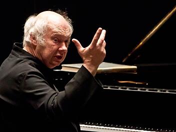 Michael Leslie faszinierte das Coburger Publikum mit seinem Beethoven-Abend zum Saison-Auftakt bei der "Gesellschaft der Musikfreunde". Foto: Jochen Berger