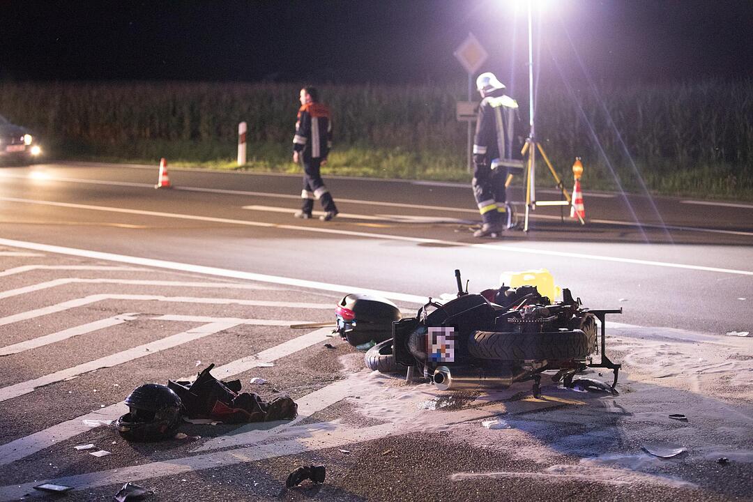 Motorrad übersehen: 57-jährige Bikerin bei Pleinfeld schwer verletzt