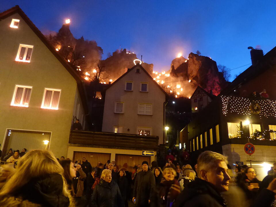 Besucherrekord bei Lichterprozession Pottenstein