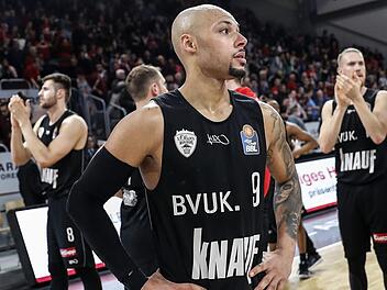 Maurice Stuckey verl&auml;sst W&uuml;rzburg und tr&auml;gt k&uuml;nftig wieder das Bamberger Trikot. Foto: Daniel L&ouml;b