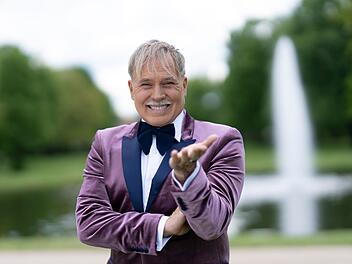 Nach f&uuml;nf Jahren Pause kehrt Frank "Froonck" Matth&eacute;e mit "Duell der Hochzeitsprofis" ins Fernsehen zur&uuml;ck.