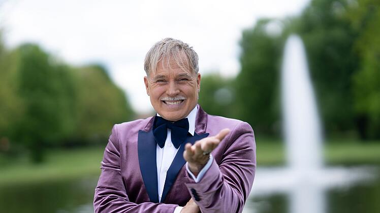 Nach f&uuml;nf Jahren Pause kehrt Frank "Froonck" Matth&eacute;e mit "Duell der Hochzeitsprofis" ins Fernsehen zur&uuml;ck.