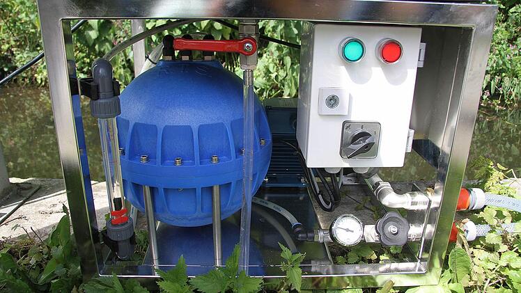 Die kleine Wasserwaschmaschine macht sechzig Liter Trinkwasser pro Stunde - sie könnte sogar Toilettenwasser verwandeln.