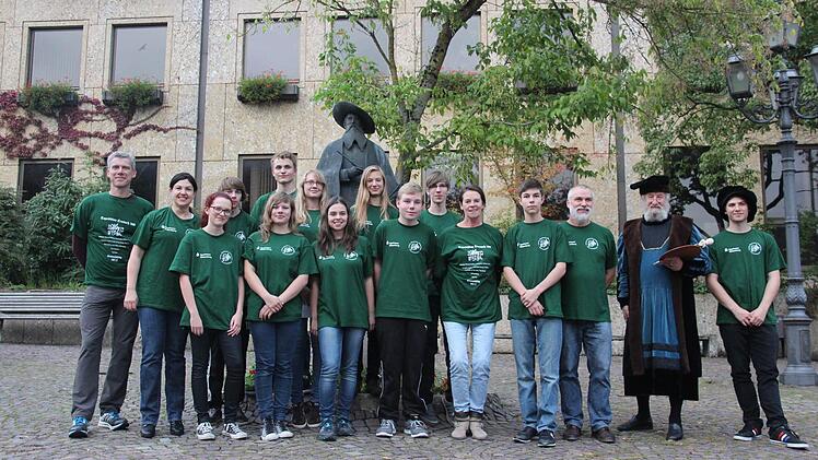 Vor dem Cranach-Denkmal  Foto: Marco Meißner