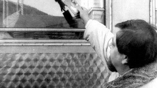 An die Kinder aus der DDR wurde Schokolade verteilt.