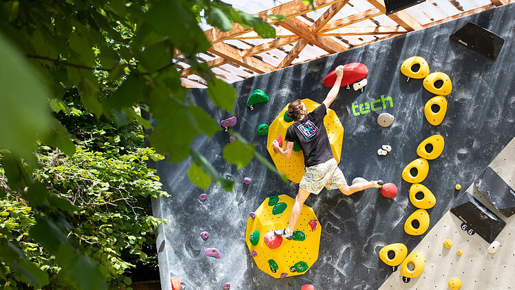 Der Steinbock bietet vielfältige Boulder- und Klettermöglichkeiten sowie für Einsteiger als auch Experten.