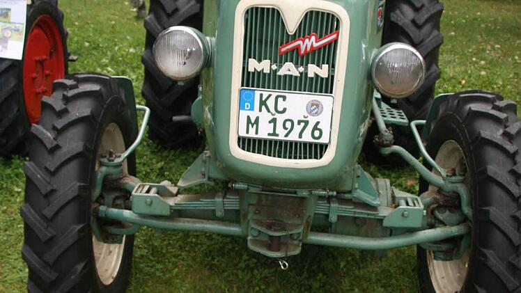 Marco Redwitz (36) hatte die weiteste Anreise, denn er kam eigens aus Kanada: Er ist kaufmännischer Leiter eines internationalen Unternehmens, aber sein Traktor steht bei seinem Vater. Sein Motto: Hauptsache von MAN.