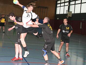Justus Feldmann (mit Ball) und seine Eberner Mannschaftskameraden stehen gegen die HG Kunstadt II vor einer schwierigen Hausaufgabe.