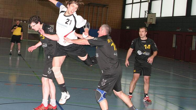 Justus Feldmann (mit Ball) und seine Eberner Mannschaftskameraden stehen gegen die HG Kunstadt II vor einer schwierigen Hausaufgabe.