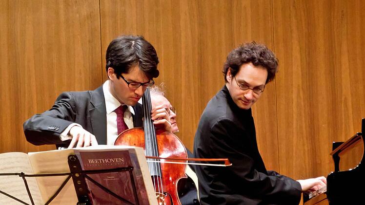 Danjulo Ishizaka (links) und Shai Wosner gastierten im Coburger Kongresshaus. Foto: Jochen Berger