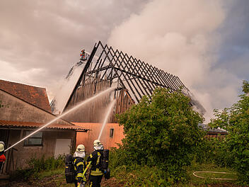 Brand nach Blitzeinschlag im Landkreis Ansbach: Scheune brennt komplett nieder