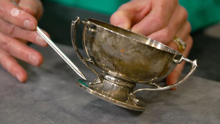 Das silberne Zuckerschälchen aus dem Jahr 1905 wurde mit 180 bis 200 Euro bewertet. Für 200 Euro ging das Objekt an Ferdinand Resul Adanir.