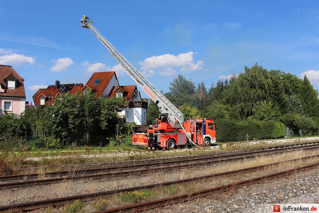 Hoher Sachschaden bei Dachstuhlbrand in Cadolzburg