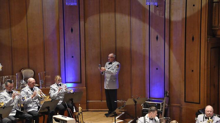 Das Heeresmusikkorps Veitshöchheim (früher HMK 12) unter der Leitung von Oberstleutnant Roland Kahle begeisterte durch seine Vielseitigkeit.Peter Klopf