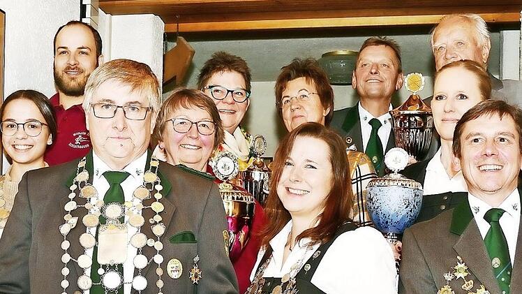 Die K&ouml;nigsproklamation beim Sch&uuml;tzenverein Wilhelm Tell Schlaifhausen  Foto: Margit Sch&uuml;tz