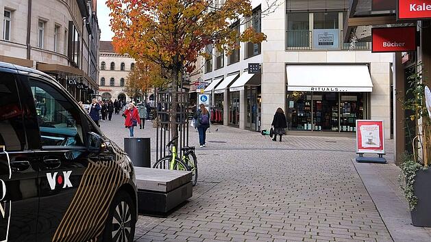 "Guidos Deko Queen" in F&uuml;rth: Auff&auml;lliger Bus in der Stadt gesichtet - TV-Show kommt nach Franken