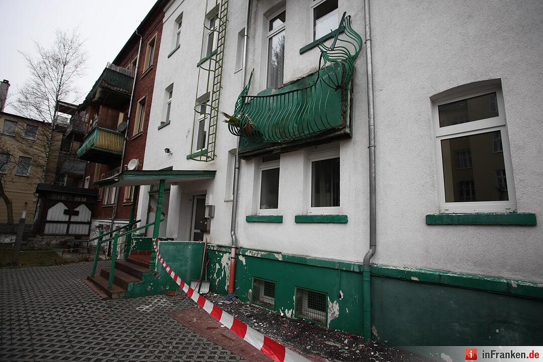 Hof: Balkon bricht ab