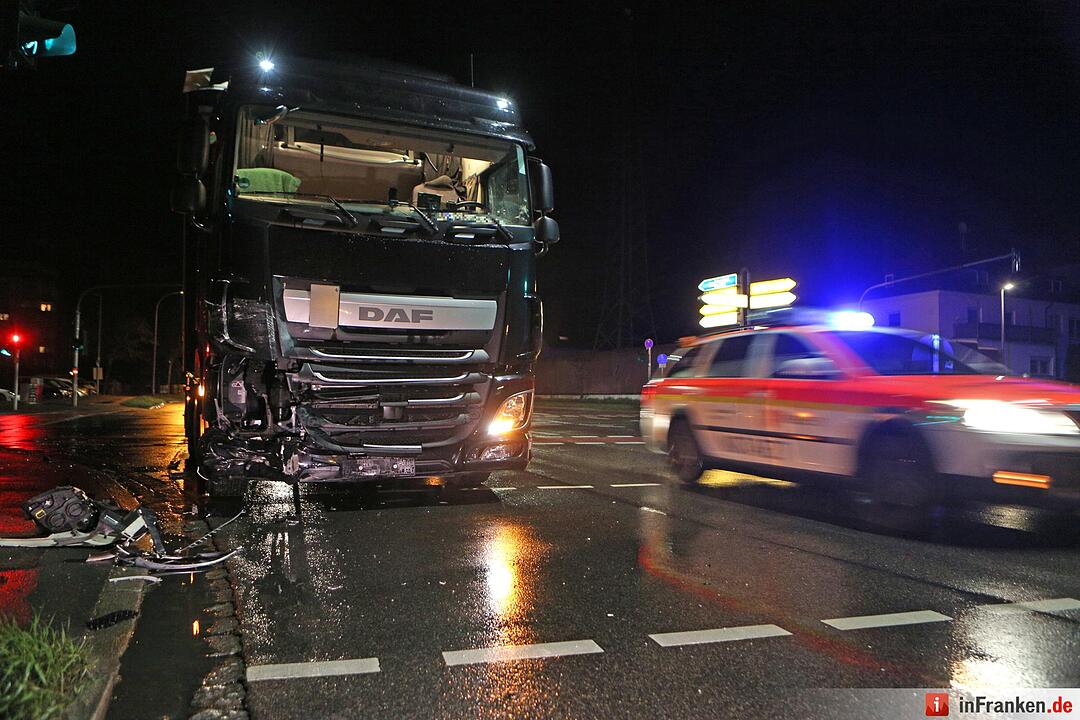 Berliner Ring in Bamberg: Pkw kollidiert mit Lkw