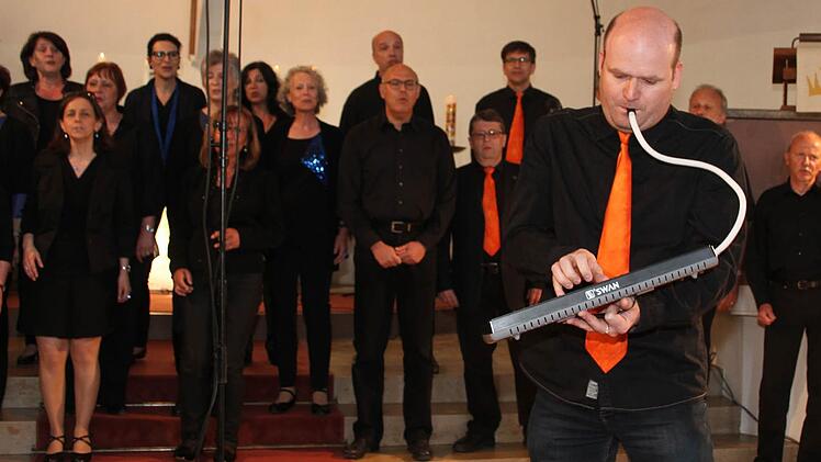 Daniel Weisgerber machte nicht nur als Bass eine gute Figur, sondern sorgte mit seiner "Jessica", wie die Melodica scherzhaft genannt wird, für gute Stimmung. Foto: Sonny Adam