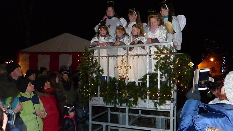Der Chor der Engel berichtete in Schlockenau von der Geburt des Herrn im Stall zu Betlehem. Foto: Klaus-Peter Wulf