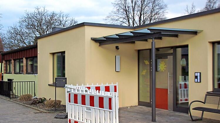 Nur noch die letzten Möbel fehlen, dann kann der Kindergarten Untersteinbach nach der Generalsanierung wieder bezogen werden. Das erfuhren die Rauhenebracher in den Bürgerversammlungen, die Bürgermeister Matthias Bäuerlein leitete. Neben dem Untersteinbacher Kindergarten laufen weitere Projekte in der Gemeinde im Steigerwald.  Foto: Sabine Weinbeer