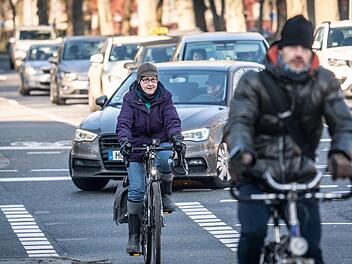 Radfahren soll sicherer werden: Deswegen hat der Bundesrat heute über eine Reform der Straßenverkehrsordnung abgestimmt. Konkret ging es um drei Maßnahmen. Foto: Frank Rumpenhorst/dpa
