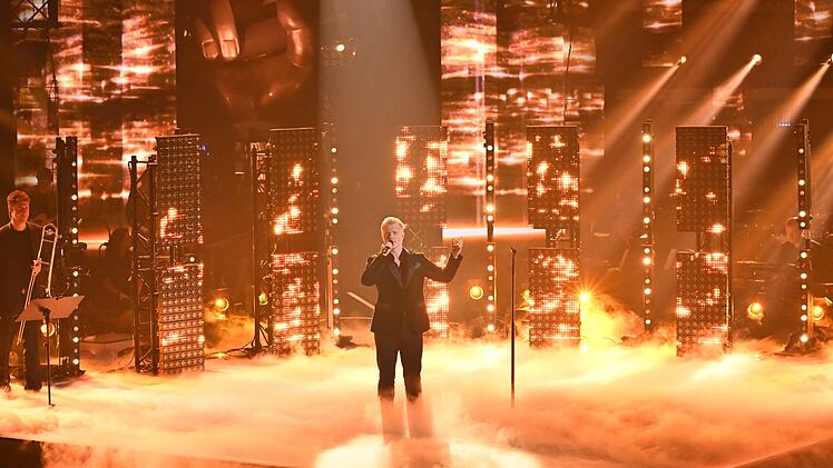 Calum Scott prophezeit Max aus Team Rea eine ganz große Zukunft: "In den nächsten Jahren wirst du auf der ganzen Welt spielen!"