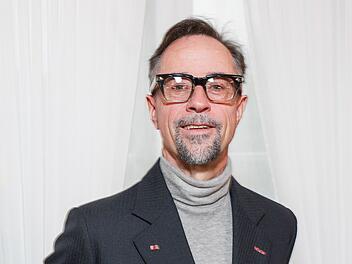 Jan Josef Liefers &uuml;bte im Podcast "Ronzheimer" Kritik an Medien, Gesellschaft und Politik.