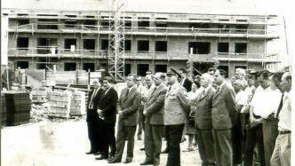 Das Richtfest für das erste Gebäude in der Kaserne hat vor einem halben Jahrhundert der FT-Fotograf Martin Güthlein auf diesem Foto festgehalten. Foto: Archiv