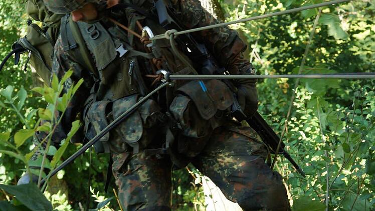 Einzelkämpferausbildung: Abseilübung